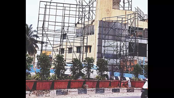 869 hoarding frames still blot on Bengaluru; most in east zone