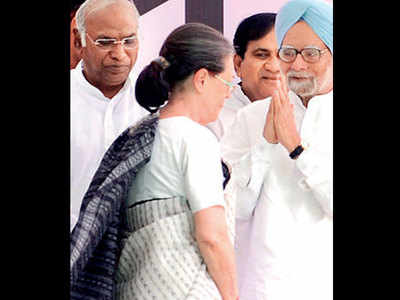 Manmohan, other Cong leaders to skip Prez’s banquet for Trump