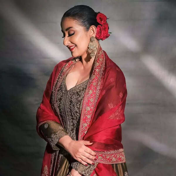 Timeless chaandbalis shine: Gold chaandbalis: The classic accessory for every occasion; Celebrities flaunt them at high-profile events