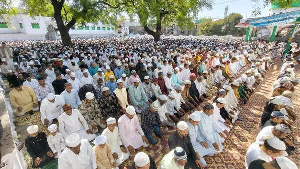 Hundreds offer namaz at Sadar Bazaar Eidgah on Eid-ul-Fitr