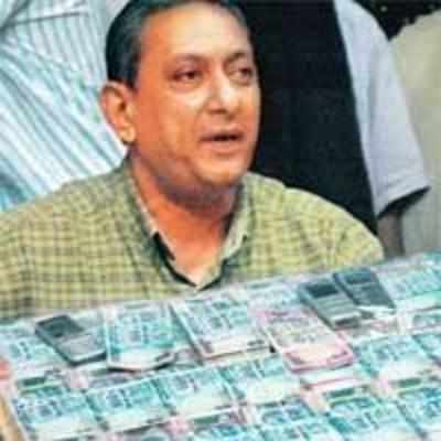 Cop caught helping cheats in fake note racket