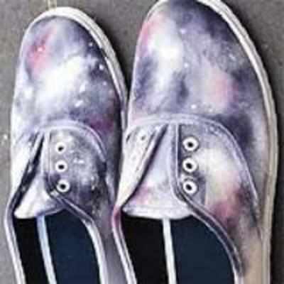 DIY: Galaxy print shoes