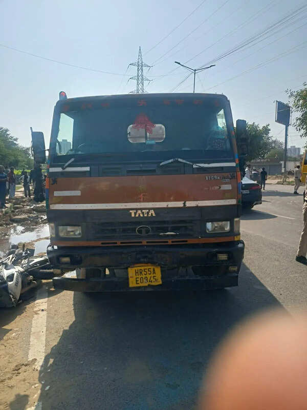 Tanker on wrong side hits bike head-on, kills youth in Gurgaon