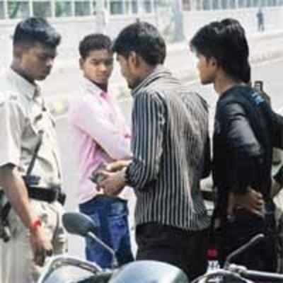 Commandos extort from traffic offenders in Vashi