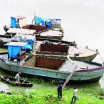 21 persons arrested for illegal sand dredging in Ulve creek