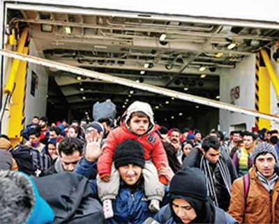 Migrant crisis imperils passport-free travel in Europe