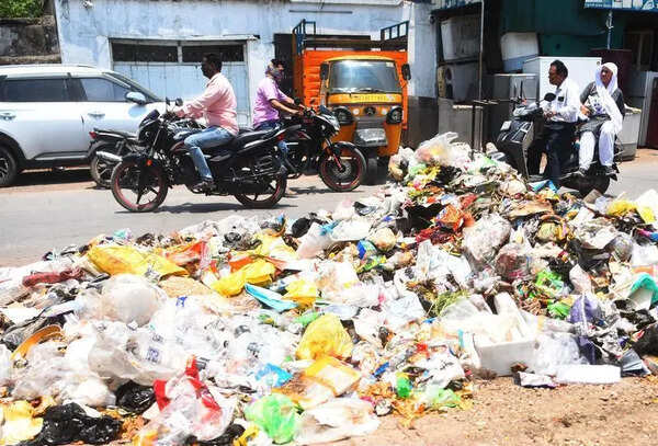 Stalled waste collection & open garbage dumps trash Sambhajinagar’s reputation