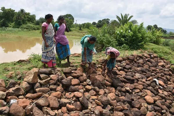 Mys job card holders uncertain over MNREGA transition to GRAM-G