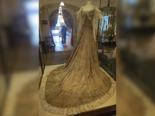 lady mary curzon peacock dress The tale of India's most controversial dress: The Gown peacock gown dress