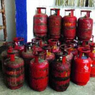 22 domestic LPG cylinders seized from 7 city-based hotels