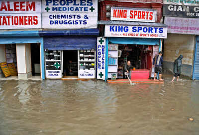 Floods declared in Valley, schools closed