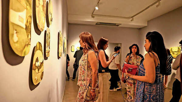 Gallery hopping: A new way to experience & engage with art