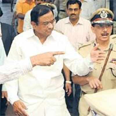 Chidambaram plays common man during his visit to CST