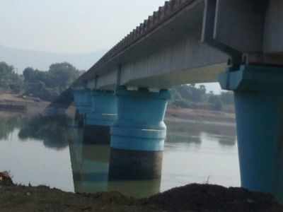 Palghar bridge off-limits for heavy vehicles as illegal sand mining weakens foundation