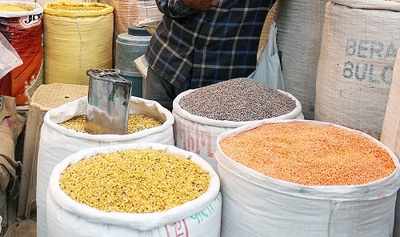 Maharashtra cabinet unable to control prices of pulses, thanks to Centre