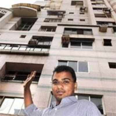 In SoBo tower, lady with hammer gives residents the creeps