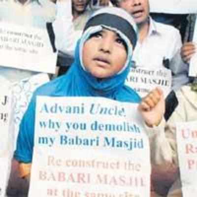 Thousands court arrest on Babri anniversary