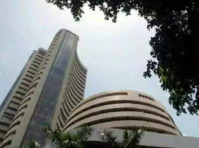 Sensex drops over 300 pts; IT stocks tank