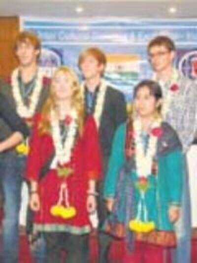 Foreign students fall for Kannada