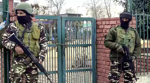 SSB chief inspects security at Raxaul border points