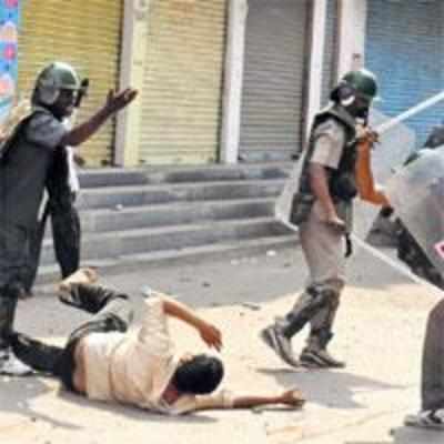 Army men to calm tense Hyderabad