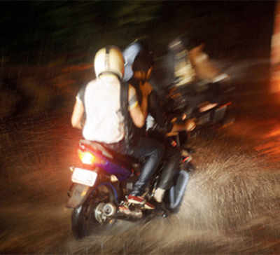 Biker dies as over 30 cops chase 15 late-night racers