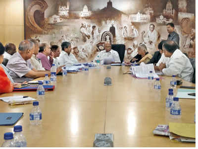 No silence in this library: Pawar meets protesters