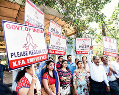 KFA employees protest for Rs 800 cr in back pay that Mallya owes