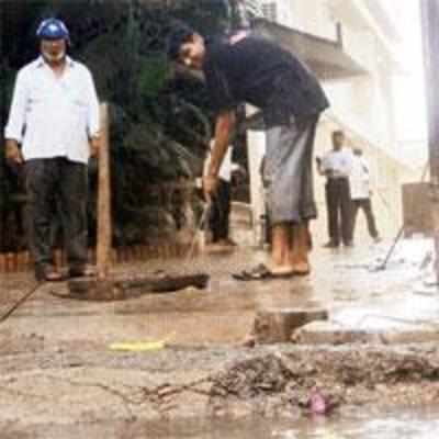 Sewage leak polluting Juhu water