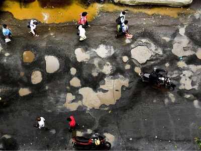 Marathi actors slam government over bad roads - Why no potholes in front of CM's bungalow or Mantralaya?