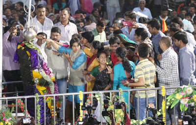 Devotees throng Shani temple on Saturday after lifting of ban