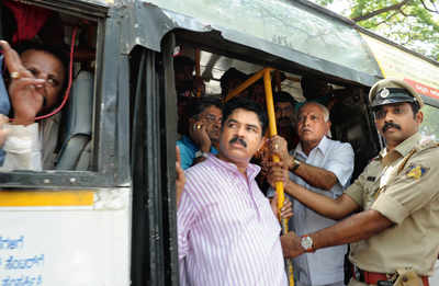 Bus to Vidhan Soudha?