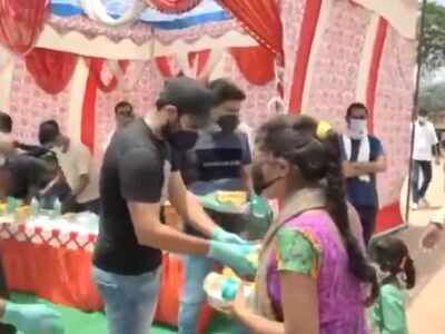 Mohammad Shami distributes food packets, masks in Uttar Pradesh