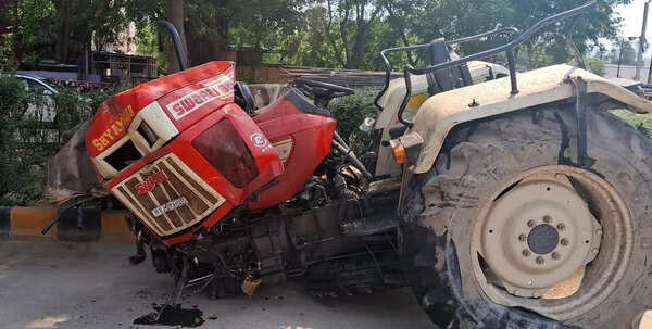 Driver dies after roadways bus crashes into his tractor on NH-9