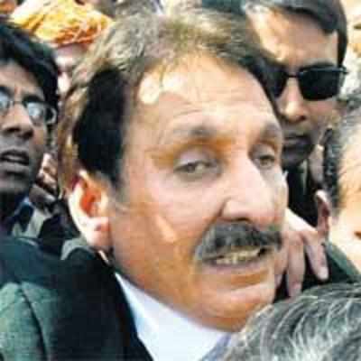 Ousted Pak CJ roughed up