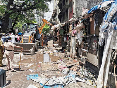 Byculla footpaths will see pedestrians after 40 years as BMC demolishes 157 hutments along Morland Road