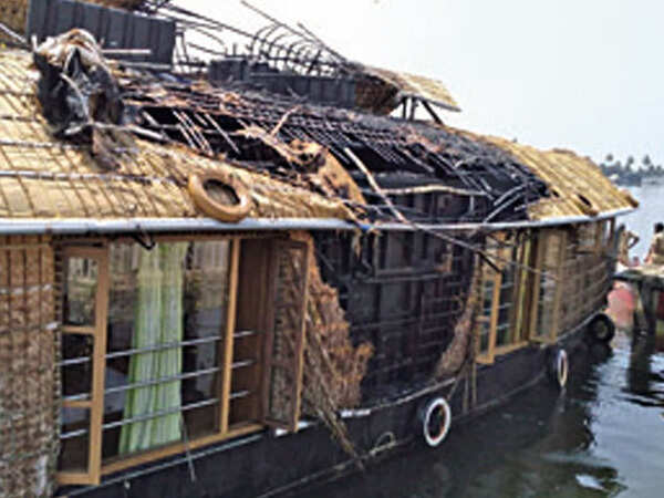 12-member family escapes houseboat fire in Kerala's Alappuzha