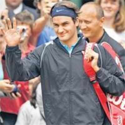 Roger gets sympathy vote at Roland Garros