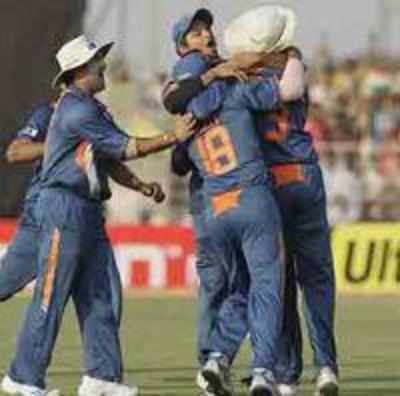 India clinch thriller by narrow margin