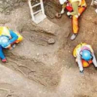 '˜Black Death' graves found in London rail tunnel dig