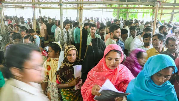 SIR divides families across Kolkata: Chosen few celebrate vote as lakhs mourn deletion