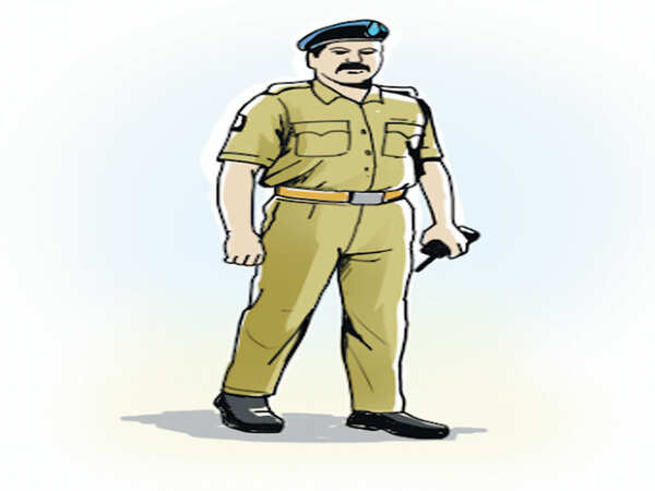 Kozhikode: Police lathi-charge to disperse people near Bevco outlet