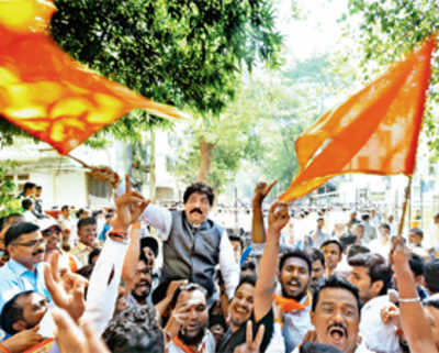 Marathi Manoos back Sena; Gujju bhais are all for BJP