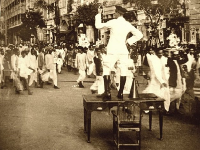 Throwback Thursday: British policeman controls traffic during Ganpati Visarjan in 1930s