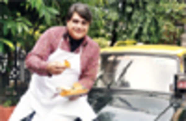 Vada pav and milky chai!