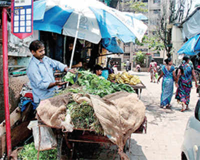 Sudden arrival of ‘hawkers’ leaves Juhu society fuming