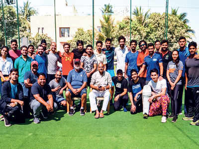 Kirti Azad gives tips to Kabir Khan's squad of 83