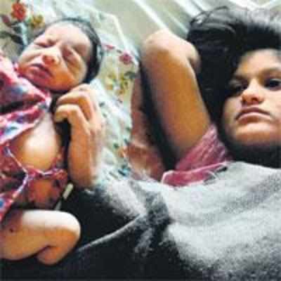 GRP personnel help deliver baby at Bhayandar station