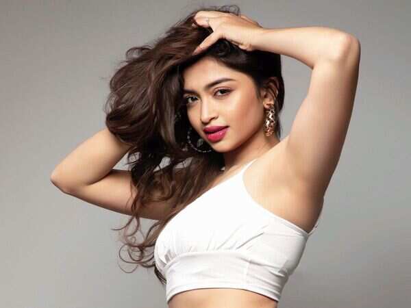 Sukanya Girish is set for her debut as a leading lady in Kailasa Kasidre