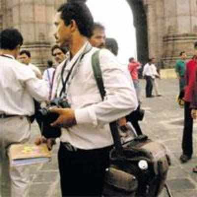 Gateway photogs may get mobile hawking licence